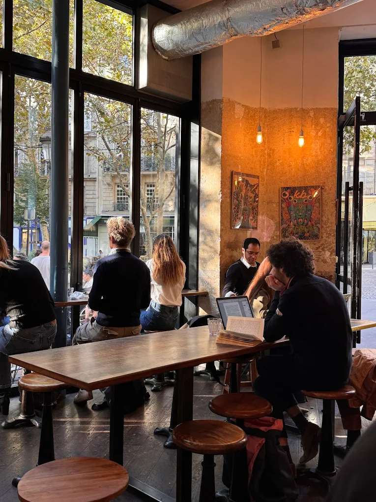 KB Coffee Shop, Paris, dans COMOD
